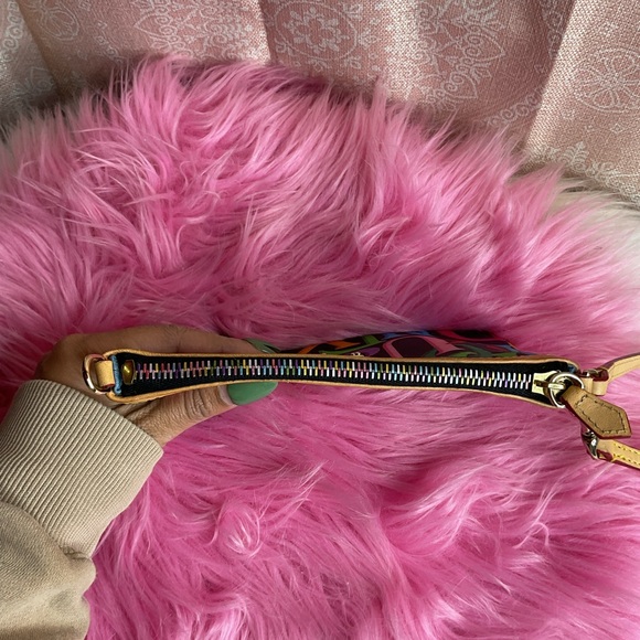 Dooney & Bourke Retro Rare Grafica Wristlet - Picture 3 of 7